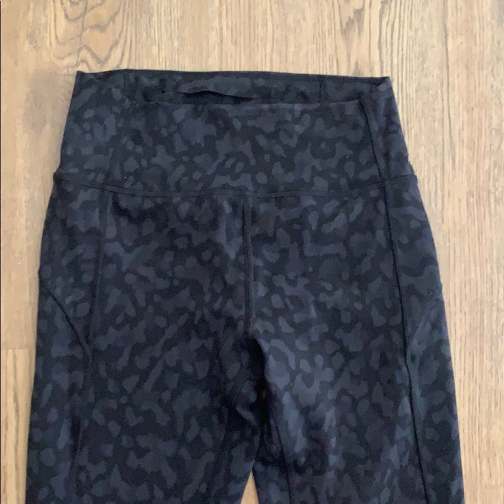 Lululemon high rise Luxtreme 28” tights